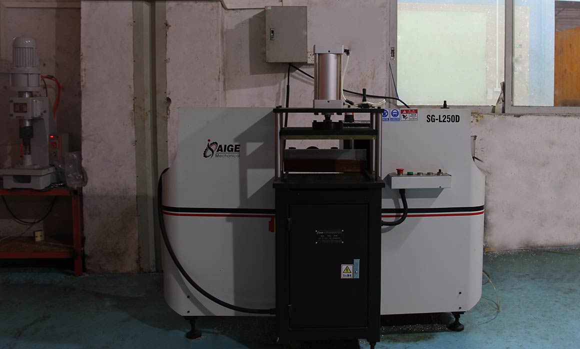 美阁门窗,生产设备